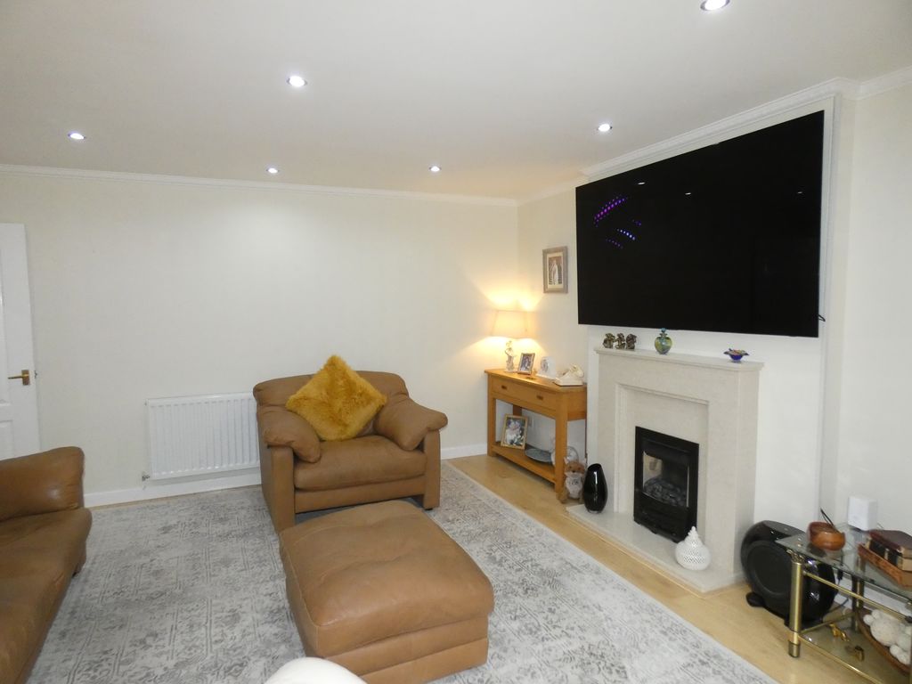 Lounge- click for photo gallery